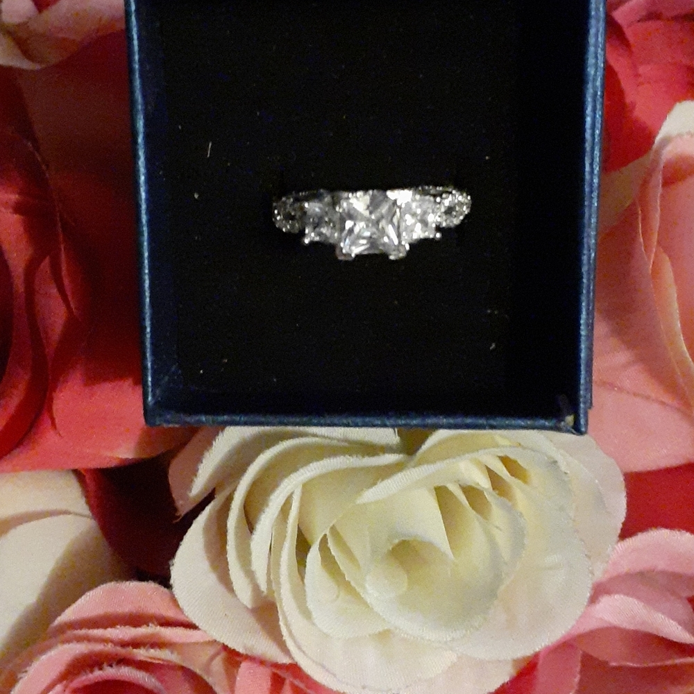 NWOT DIAMONIQUE STERLING SILVER 925